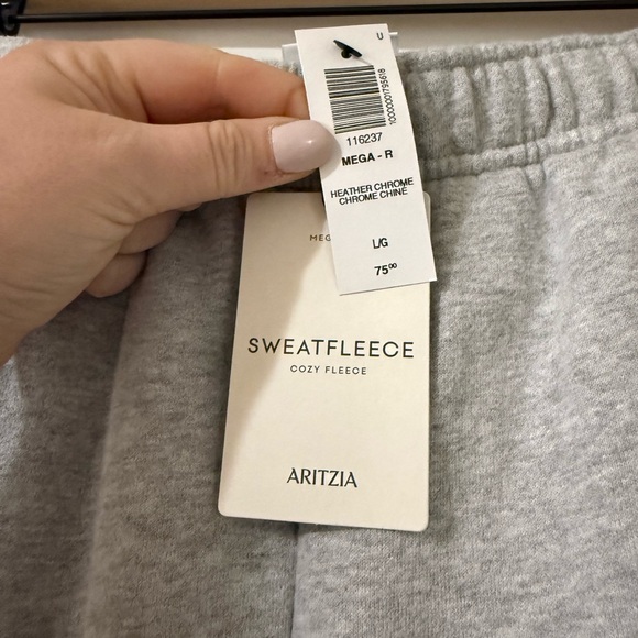 SOLD NWT Aritzia Mega Fleece Sweatpants - Picture 4 of 6